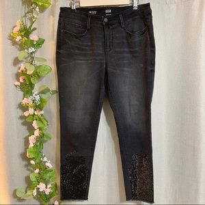 🖤 Black Skinny Ankle Pant Sequin Detailing